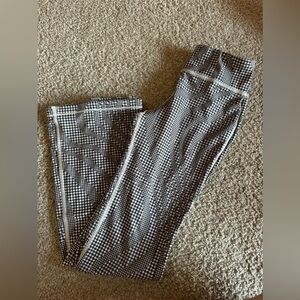 Athleta Kids Checkered Leggings. High Rise Chit Chat flared Leggings. Size 8/10.